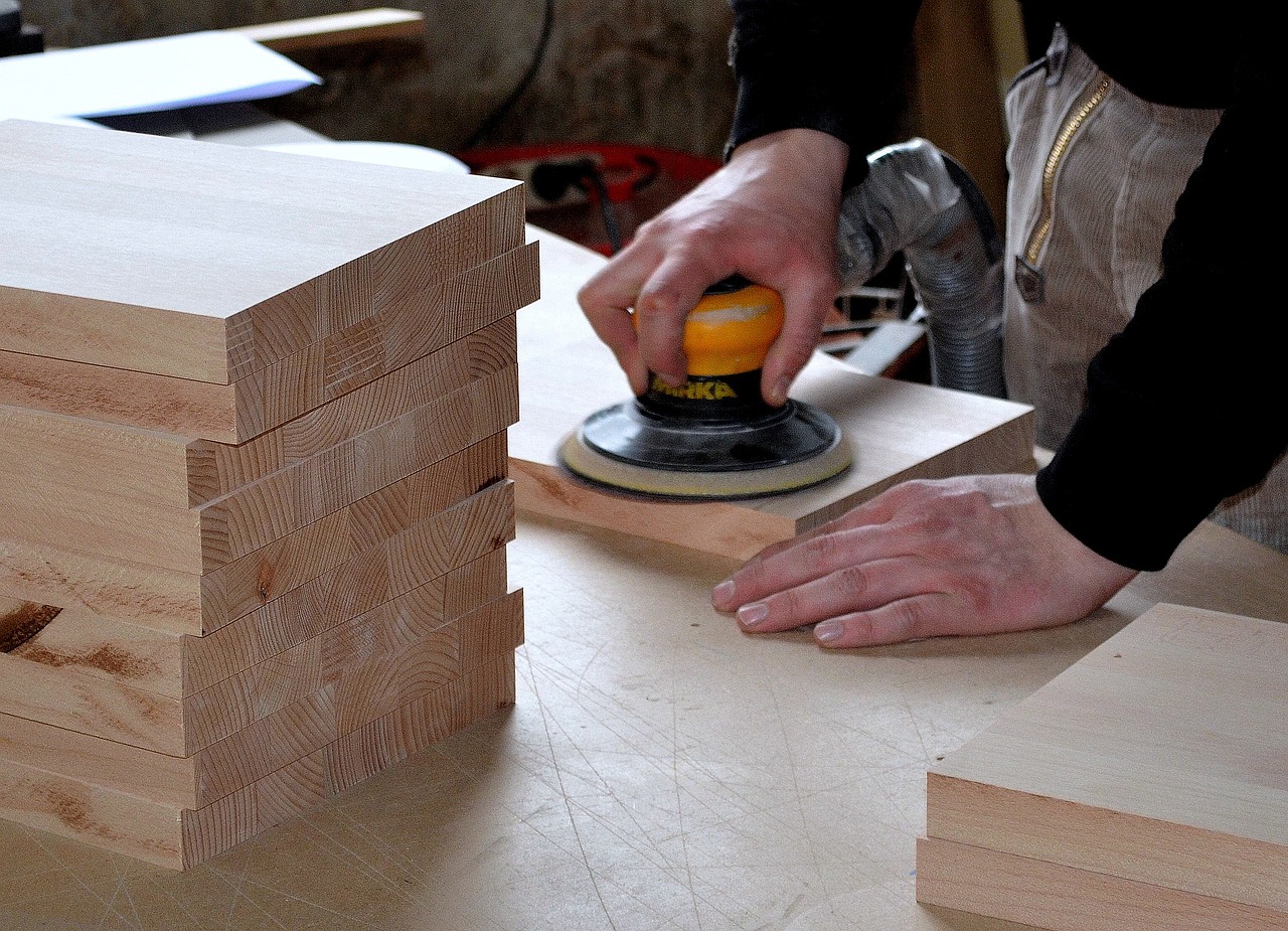 carpenter-3276186_1280